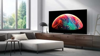 تصویری از یک تلویزیون با صفحه نمایش 65 اینچ در سالن خانه