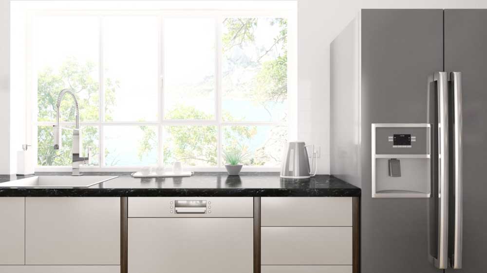 یک یخچال فریزر دوقلو استیل در آشپزخانه‌ای با طراحی مدرن در کنار پنجره و کابینت سینک