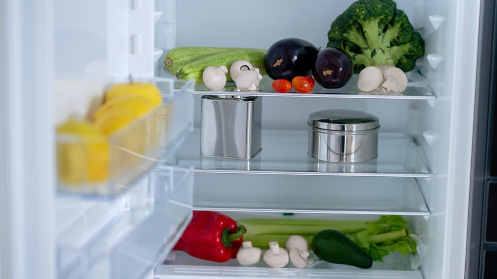 سبزیجات و میوه‌جات در داخل یخچال