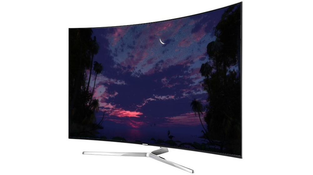 تلویزیون ۶۵ اینچ سامسونگ مدل Q7880 با تصویری از آسمان و ماه