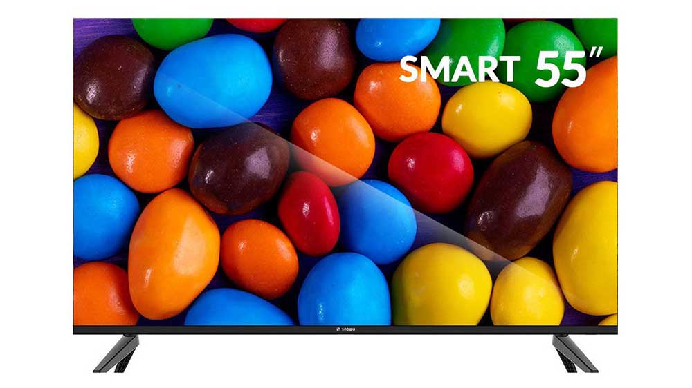 تلویزیون ال ای دی هوشمند اسنوا Snowa 55 inch smart LED TV model SSD-55SK610UD که در صفحه نمایش آن اسمارتیس‌های رنگی دیده می‌شود.