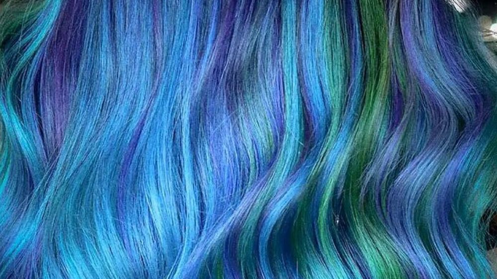 کلوزاپ موهای بلند به رنگ آبی فانتزی