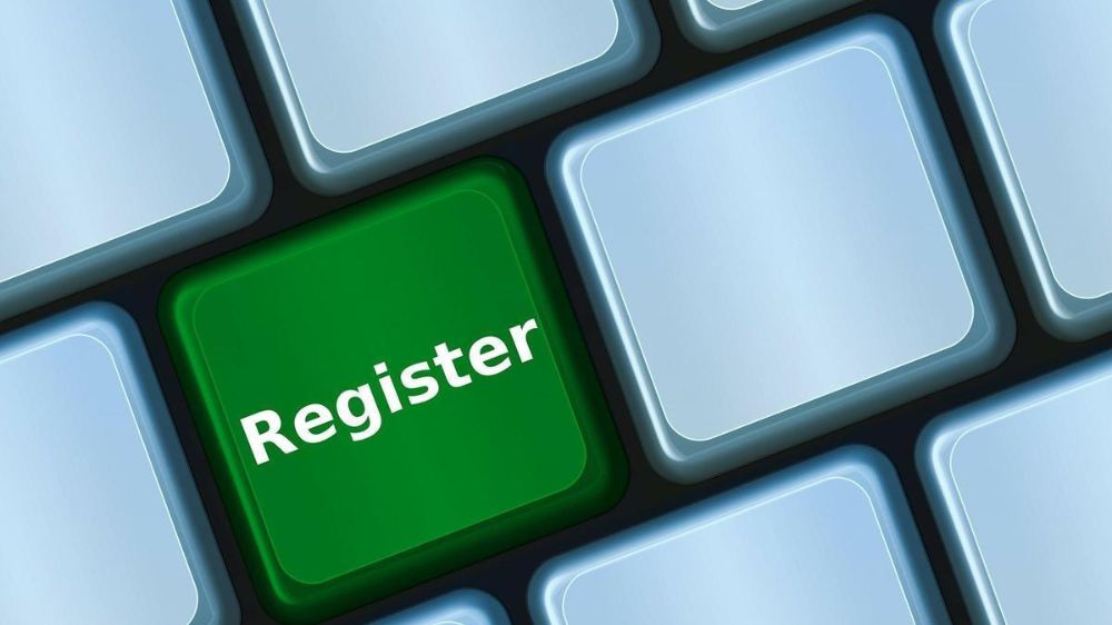 کلید سبز رنگ با متن register در کیبورد