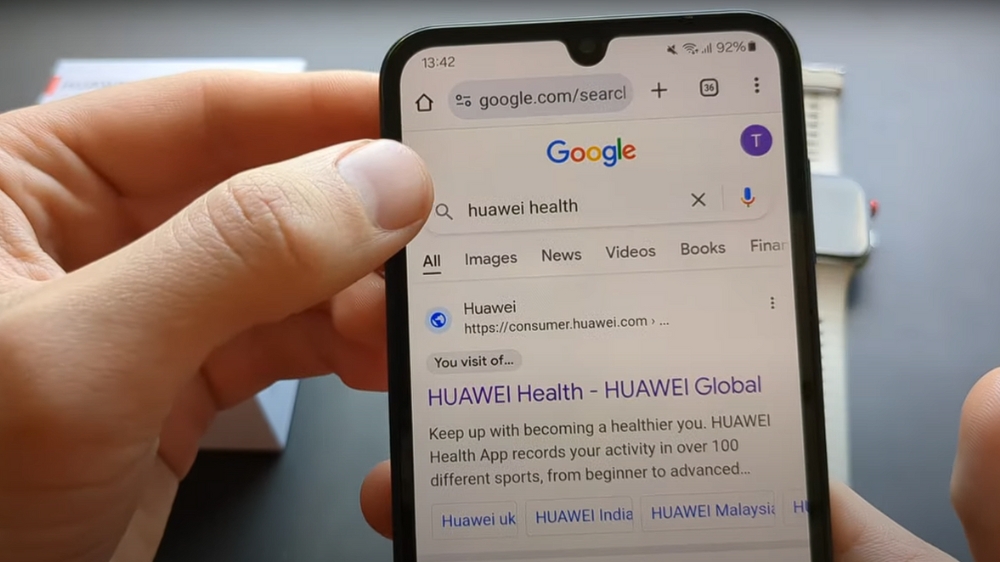 سرچ عبارت huawei health در مرورگر گوشی سامسونگ