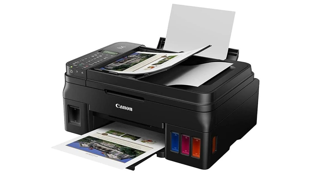 پرینتر چندکاره جوهرافشان کانن مدل PIXMA G4411 به رنگ مشکی در حال پرینت یک تصویر