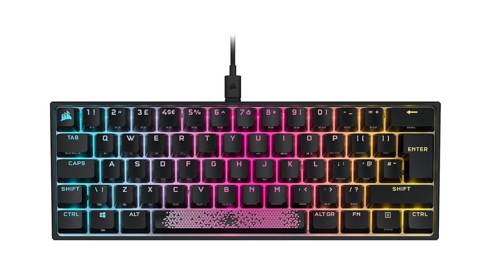 کیبورد مکانیکال کورسیر مدل K65 RGB Mini با نورپردازی آرجی‌بی و پس‌زمینه سفید رنگ