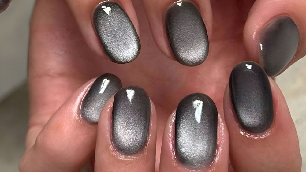 ژلیش ناخنها با لاک آیس طوسی