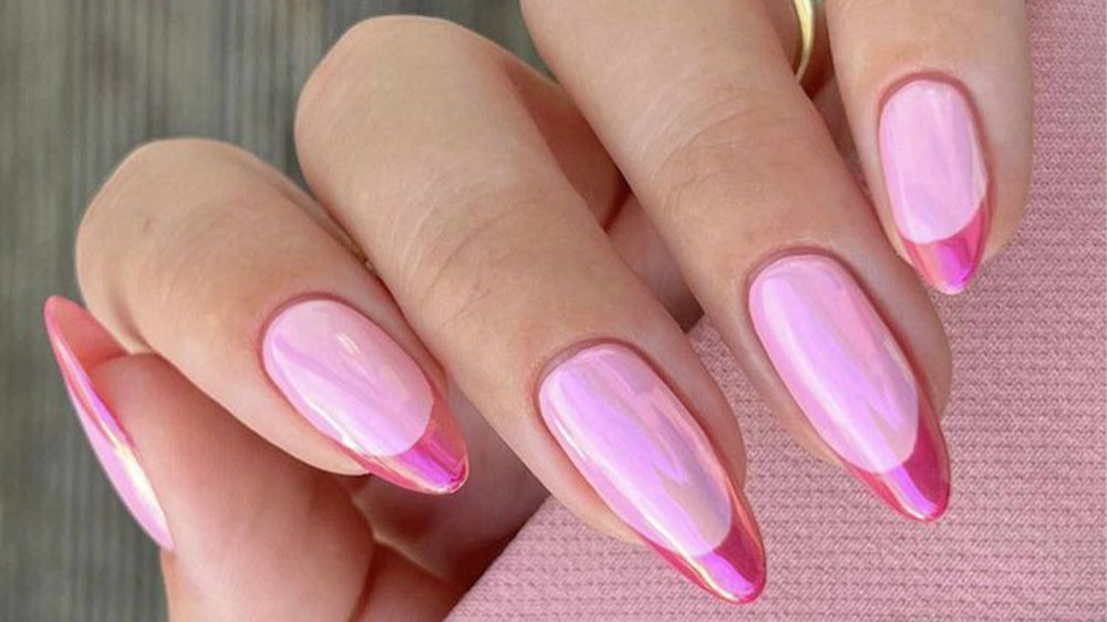 فرنچ ناخنهای دست با لاک صورتی هولوگرامی