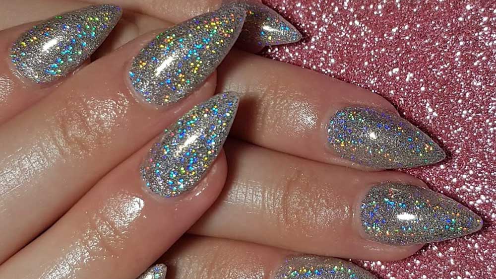 مدل طراحی ناخنهای دست با لاک شاین هولوگرام