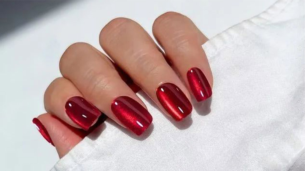 ژلیش ناخن با لاک قرمز روناسی چشم گربه