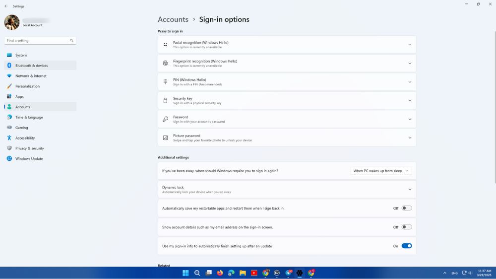 اسکرین کپچر از صفحه تنظیمات ویندوز ۱۱ بخش Accounts و Sign in options