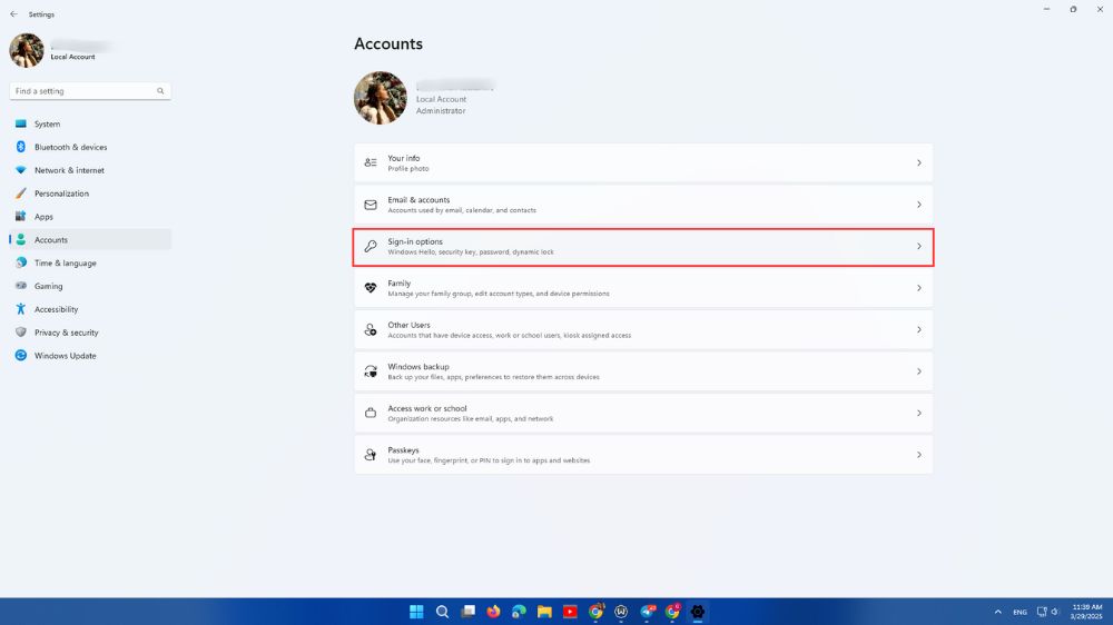 اسکرین کپچر از صفحه تنظیمات ویندوز و گزینه‌های Your info، ایمیل و Sign-in-options