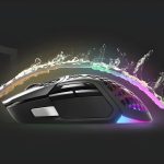 موس گیمینگ تسو با نورپردازی RGB از بغل با پس‌زمینه مشکی رنگ