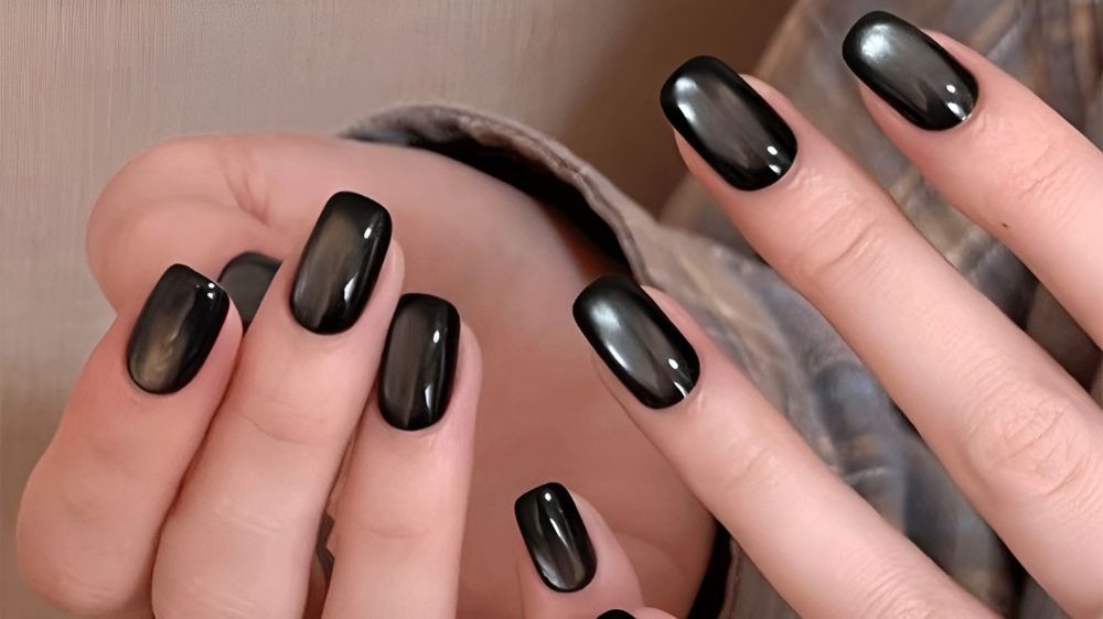 دیزاین ناخنها با لاک آیس مشکی براق