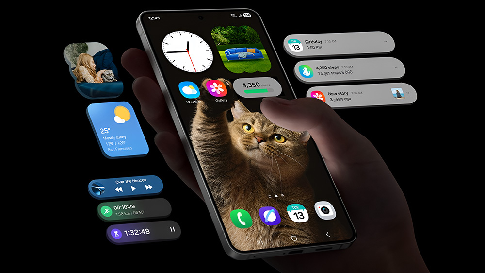 گوشی سامسونگ در حال اجرای One UI 8 احاطهشده با ویجت در دست یک نفر با پسزمینه ساده مشکی
