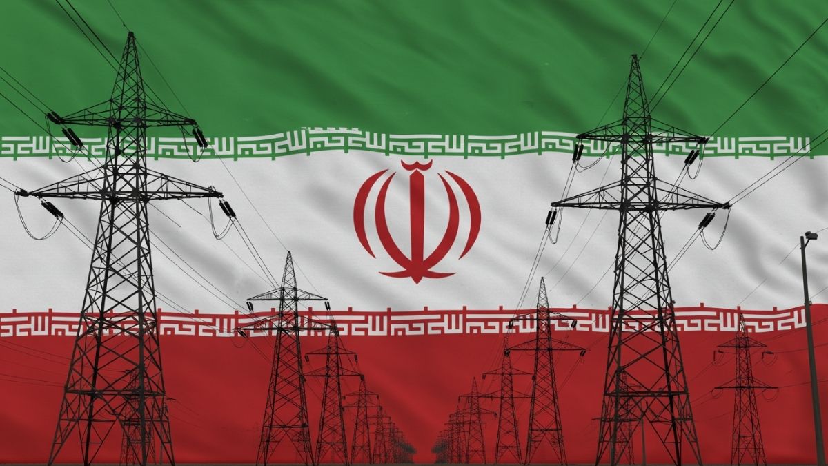 شبکه برق با پرچم ایران در پس زمینه