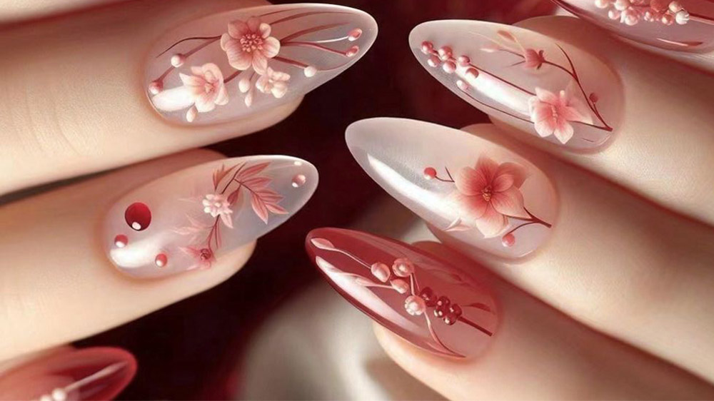 طراحی ناخن با لاک ژل کالباسی طرح گل