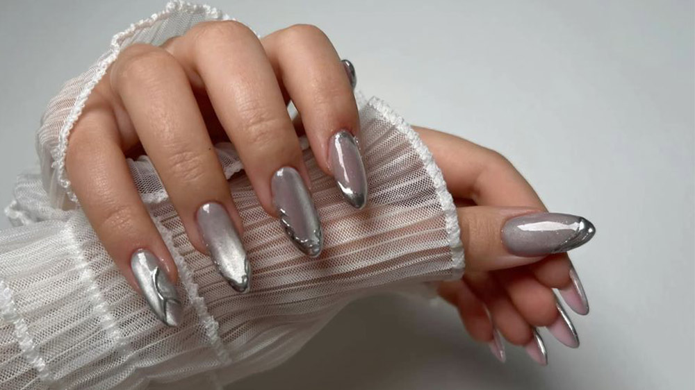 مدل طراحی ناخن با لاک آیس سفید