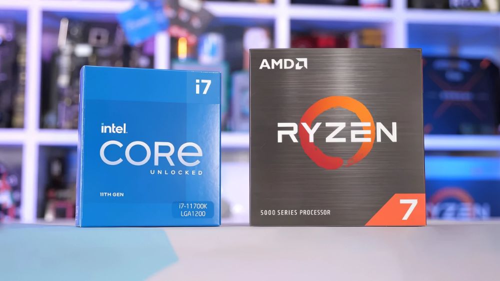 جعبه آبی پردازنده اینتل Core i7-11700K در چپ، جعبه خاکستری و نارنجی پردازنده AMD رایزن ۷ در راست روی میز سفید رنگ با پس زمینه مات