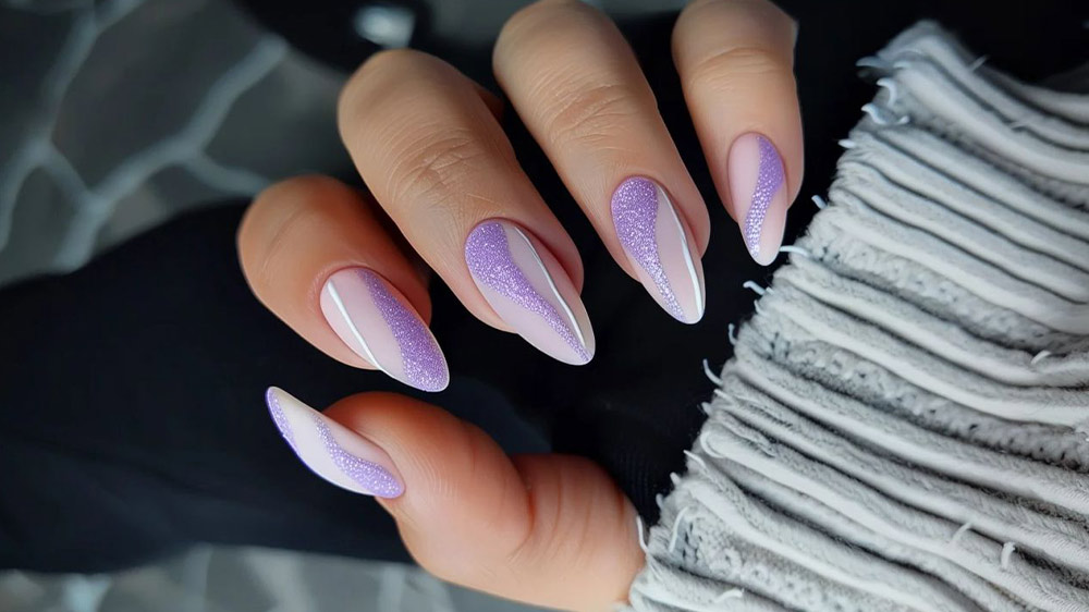 طراحی ساده ناخن با لاک شاین یاسی