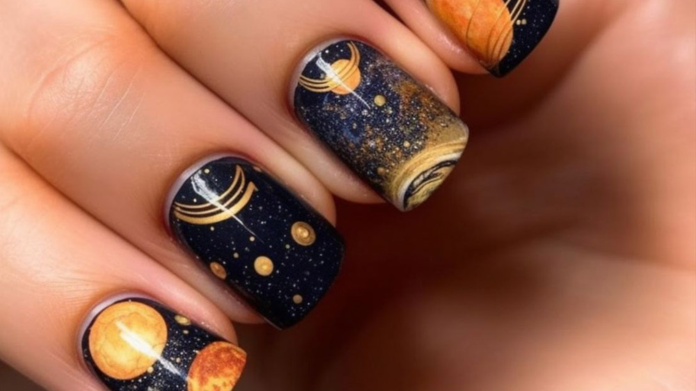 طراحی آسمانی ناخن با لاک سبزآبی