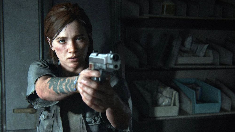 نمای از جلو از الی در حال هدف گیری با تفنگ در بازی The Last of Us Part II