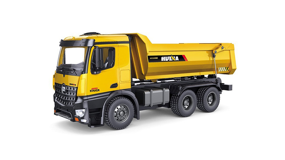 ماشین کنترلی Huina 1582 در پس‌زمینه سفید ساده